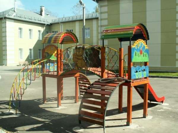 Установка детских площадок: правила и порядок проведения работ